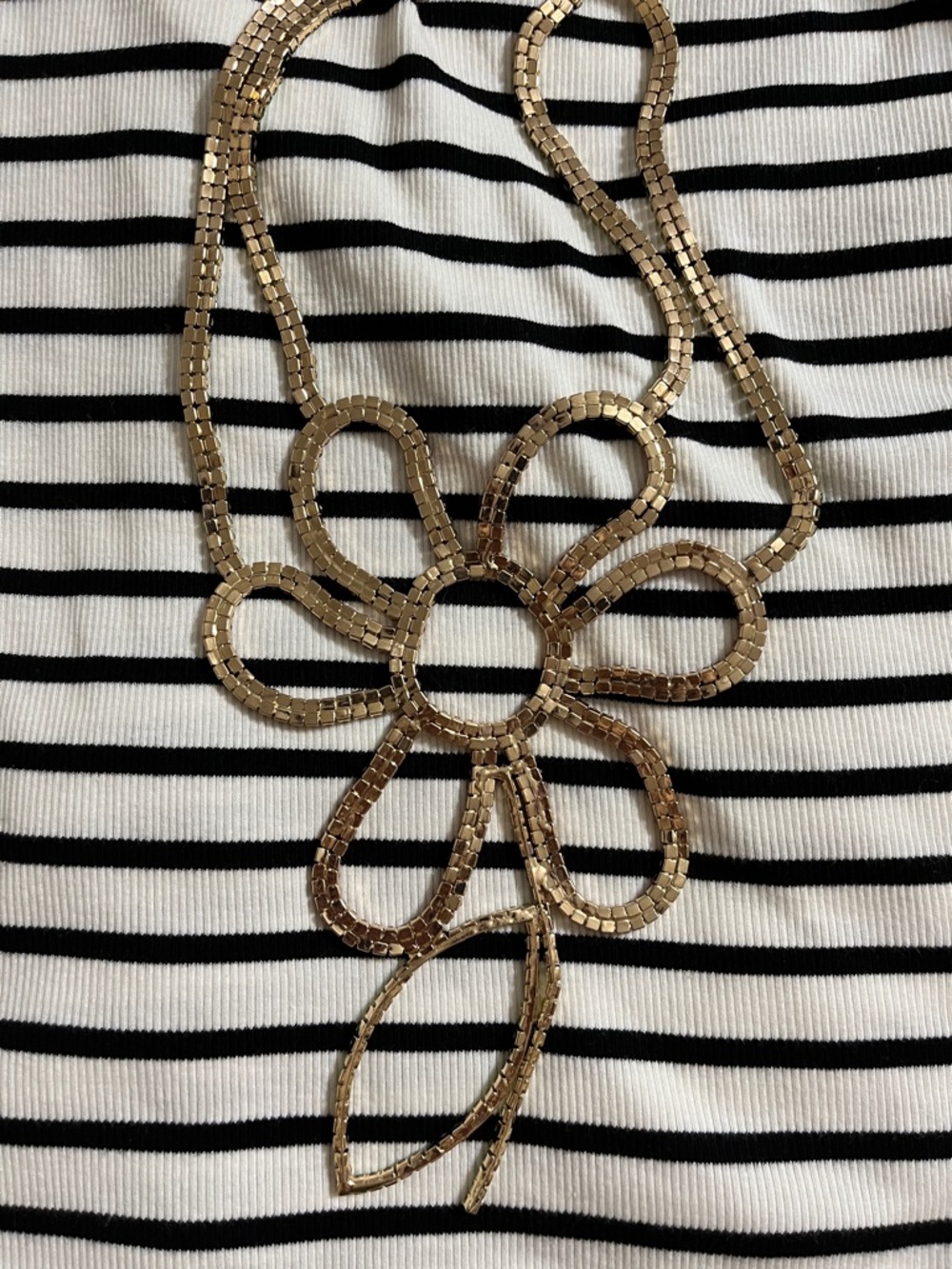 Zara daisy rhinestone necklace - Picture 6 of 7